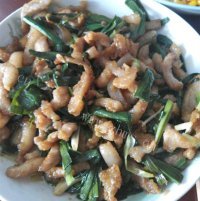 美味佳肴般的韭菜炒肉做法图解5)