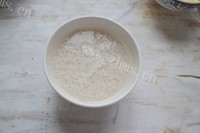 美味的荷叶蒸饭做法图解4)