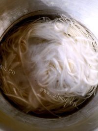 美味的葱油拌面做法图解5)