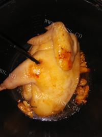 美味的电饭锅盐焗鸡做法图解8)