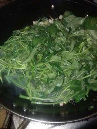口感丰富的素炒空心菜做法图解5)