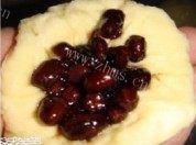 蜜豆餐包做法图解4)
