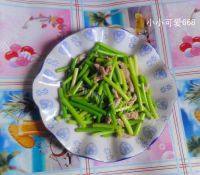 家常的肉丝蒜薹