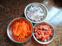 美味的牛肉焖饭做法图解2)