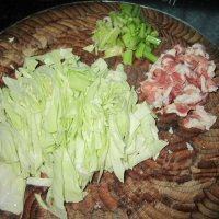 圆白菜炒肉做法图解3)