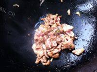 家有大厨之芹菜炒肉做法图解4)