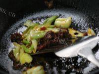 常吃不腻的蒜薹回锅肉做法图解9)