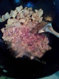 食欲满满的甜椒炒肉做法图解5)