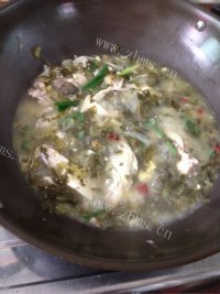 美味麻辣酸菜鱼头做法图解6)