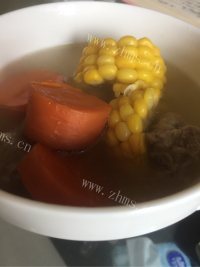 玉米胡萝卜排骨汤做法图解7)