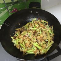 健康的剁椒有机花菜炒羊肉做法图解7)