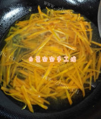 美味的彩色蔬菜面条做法图解3)