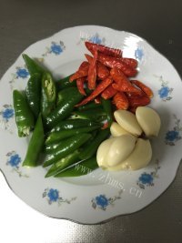 咸甜适中的香辣干锅虾做法图解3)