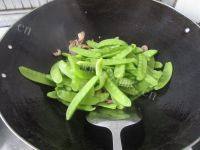 家常菜瘦肉炒荷兰豆做法图解5)