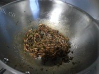 美味可口的雪里红炒肉做法图解6)