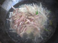 美味的酸辣肚丝汤做法图解5)