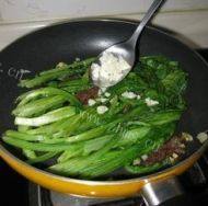 诱人的豆豉鲮鱼油麦菜