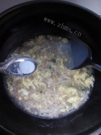 芳香四溢的金针菇汤