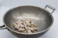 家常菜土豆焖五花肉做法图解2)