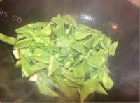 「DIY美食」荷兰豆炒腊肠做法图解5)