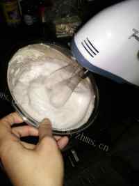 美味瑞士蛋糕卷做法图解5)
