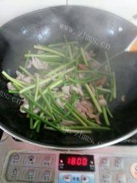 晚餐蒜苗肉丝做法图解7)