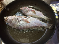 美味的冬菜焖石斑鱼做法图解3)