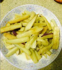 香气浓郁的茄子豆角做法图解2)