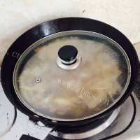 可口的酸菜排骨做法图解9)