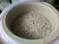 好吃的榨菜丝红米饭团做法图解3)