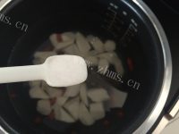 滋补的海参山药枸杞汤做法图解6)