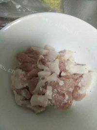 家常菜秋葵炒肉片做法图解3)