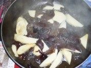 爽口的木耳炒山药做法图解4)