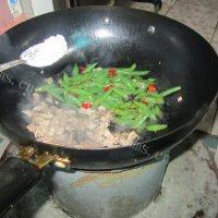 常吃不腻的四季豆炒肉做法图解5)