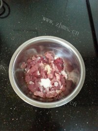 美味的瘦肉炒面做法图解2)