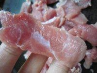 营养丰富的紫菜丝瓜瘦肉汤做法图解1)