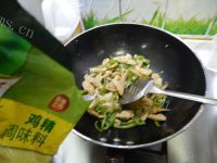 美味的青椒炒面筋做法图解13)