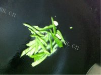 诱人的手撕茄子做法图解5)