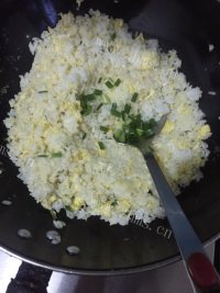 诱人的蛋炒饭做法图解7)