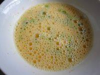 绿色食物之虾仁炒蛋做法图解4)