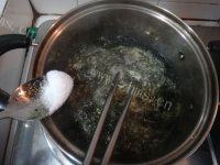 易做的紫菜蛋花汤做法图解5)