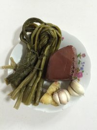 过瘾的酸菜烩猪血做法图解1)