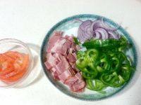 「DIY美食」培根方形披萨做法图解4)