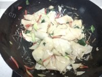 炒饺子皮做法图解10)