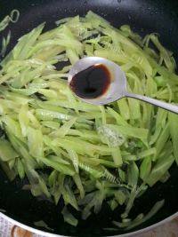 家常菜莴笋炒蛋