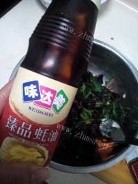 色泽不错的菠菜拌木耳做法图解8)
