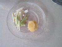 很有食欲的红枣乌鸡汤做法图解3)