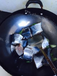 家常菜红烧鲅鱼做法图解3)