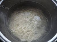 西红柿鸡蛋面做法图解8)
