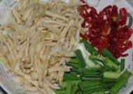 自制萝卜干炒腊肉做法图解2)